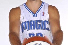 奥兰多魔术发布备战花絮；赛后绝杀压哨；意甲任务艰巨；更衣室氛围转暖(奥兰多魔术03阵容)